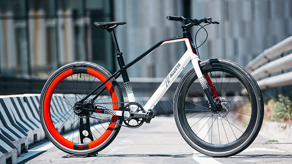 பைக்கை தொடர்ந்து இ-மிதிவண்டி தயாரிப்பில் உலக புகழ் பெற்ற நிறுவனம்! எடை குறைவான இரு இ-சைக்கிள்கள் அறிமுகம்!