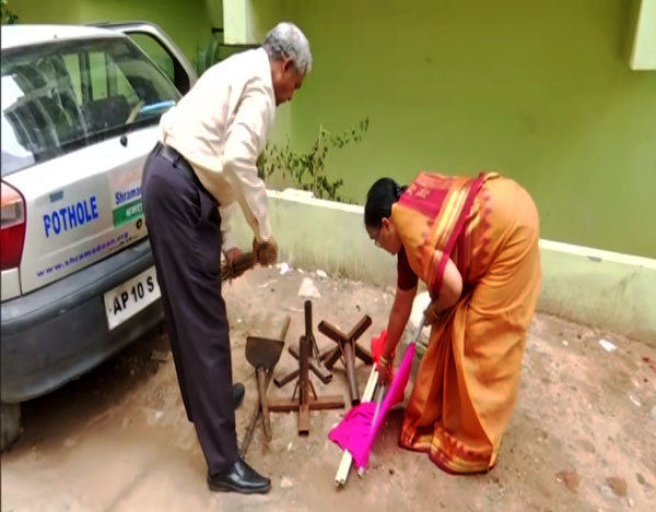 கத்தி படத்தை தூக்கி சாப்பிட்ட முதிய தம்பதி... சத்தமே இல்லாமல் செய்த தரமான சம்பவத்தை நாடே வியந்து பாக்குது!