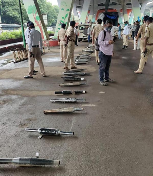 இதையெல்லாம் பொருத்தக்கூடாது என எத்தனை முறை கூறுவது? மாடிஃபை சைலன்ஸர்களை சாலையில் போட்டு அழித்த போலீஸார்!!