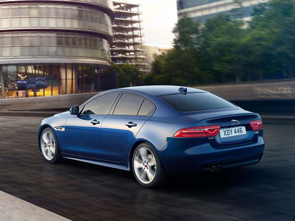 ஜெயில்ல இருந்து ரிலீஸ் ஆயிட்டாராம்... ஜாகுவார் காரில் கெத்து காட்டிய நபர்! அடுத்து என்ன நடந்துச்சு தெரிஞ்சா செம்மையா சிரிப்பீங்க!