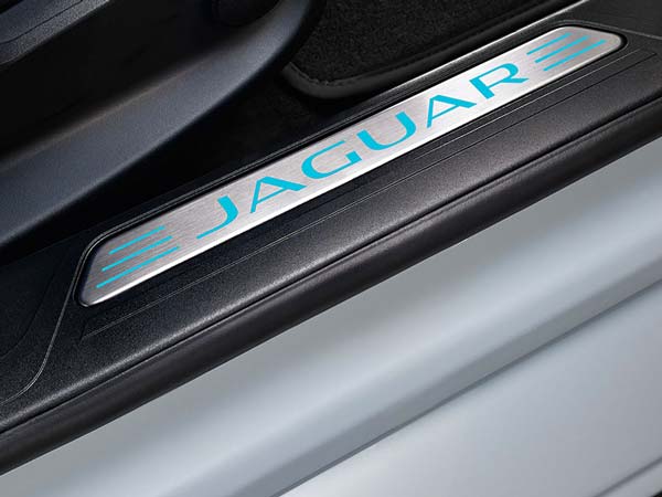 ஜெயில்ல இருந்து ரிலீஸ் ஆயிட்டாராம்... ஜாகுவார் காரில் கெத்து காட்டிய நபர்! அடுத்து என்ன நடந்துச்சு தெரிஞ்சா செம்மையா சிரிப்பீங்க!