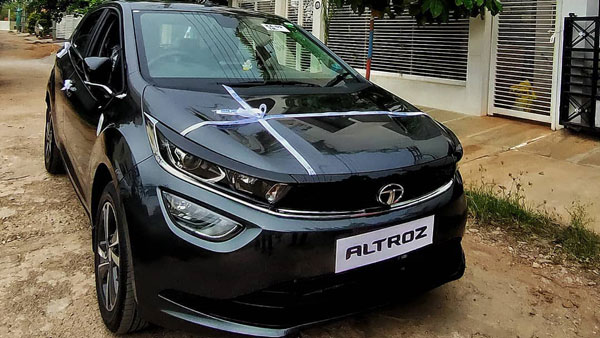 மாலை போட்டு டெலிவிரி எடுக்கப்பட்ட டாடா டார்க் எடிசன் கார்கள்!! உரிமையாளர்கள் செம்ம குஷி!