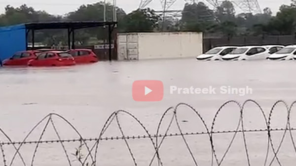 மழைநீரில் முழ்கிய புத்தம் புதிய டாடா கார்கள்!! எந்த ஊரில் தெரியுமா? வீடியோ!