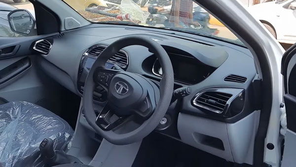 வெறும் ரூ.25,000 மட்டும் தான்!! டாடா பிராண்டின் ஆண்ட்ராய்டு தொடுத்திரை உடன் டியாகோ எக்ஸ்டிஒ காரை வாங்கலாம்!