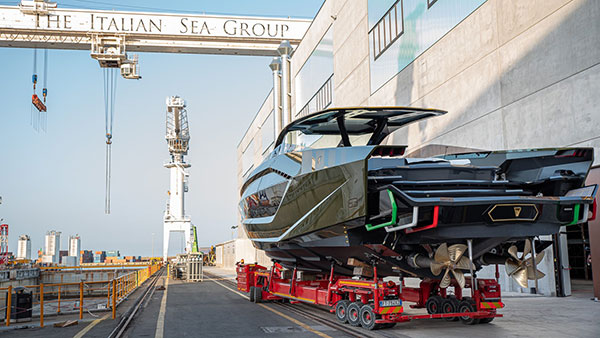 தண்ணீரில் மிதக்கும் அரண்மனை! லம்போர்கினி தயாரித்த அதி-சொகுசு படகு! அம்மம்மா இவ்ளோ சிறிய படகில் இத்தனை வசதிகளா?