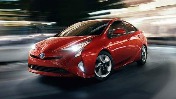 காரின் முன் பகுதியில் சேட்டிலைட் டிஸ் பொருத்தியிருந்த வினோத ஆசாமி... காரணத்தை கேட்டு ஆடிப்போன போலீஸ்!