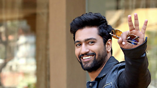 பெண் தோழிக்கு போட்டியாக பல கோடி ரூபாய் விலையுள்ள காரை வாங்கிய பிரபல நடிகர்! அடேங்கப்பா இத்தன கோடி ரூபாயில் காரா?