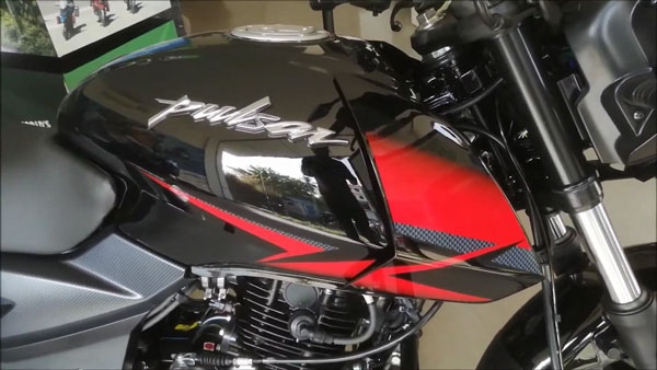 மீண்டும் கருப்பு நிறத்தில் Bajaj Pulsar RS200!! ஷோரூம்களுக்கு வந்தது!