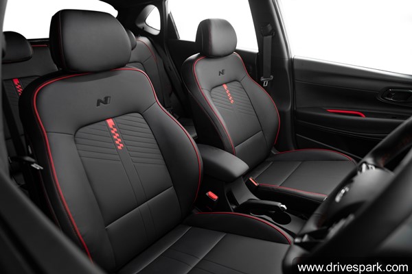 எந்த வேரியண்ட்டில் புதிய Hyundai i20 N Line காரை வாங்குவது? என்6-ஆ (அ) என்8-ஆ? இரண்டிற்கும் உள்ள வித்தியாசம்!!