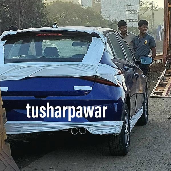 பக்கா ஸ்டைலிஷான தோற்றத்தில், ஷோரூமிற்கு கொண்டுவரப்படும் 2021 2021 Hyundai i20 N Line!!