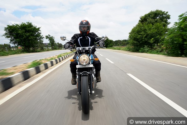 ராயல் என்பீல்டு இன்டர்செப்டார் 650 பிஎஸ்-6 ரிவியூ! பைக் எப்படி இருக்குனு தெரிஞ்சா இப்பவே வாங்க ஆசைப்படுவீங்க!