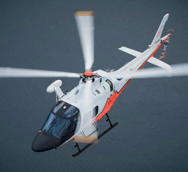 அவசர அவசரமாக பள்ளிக்கூட மைதானத்தில் தரையிறக்கப்பட்ட ஹெலிகாப்டர்!! எதுக்குனு தெரிஞ்சா சிரிப்பு தான் வரும்