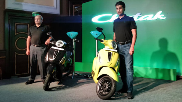 விற்பனையில் செம்ம வளர்ச்சி... TVS iQube-ஐ விற்பனையில் பின்னுக்கு தள்ளிய Bajaj Chetak! இனி பெட்ரோல் வாகன விற்பனை என்ன ஆக போகுதோ!