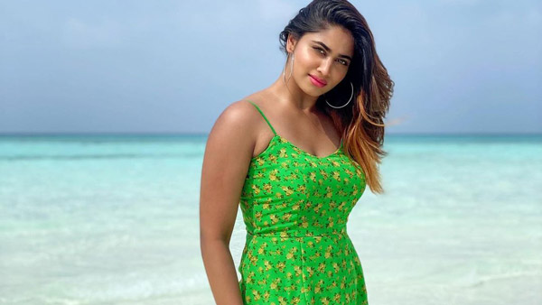 பிக்பாஸ் புகழ் ஷிவானி வாங்கிய மிக மிக விலையுயர்ந்த பிஎம்டபிள்யூ கார்... அதோட ரேட்டை மட்டுமே கேட்காதீங்க!!