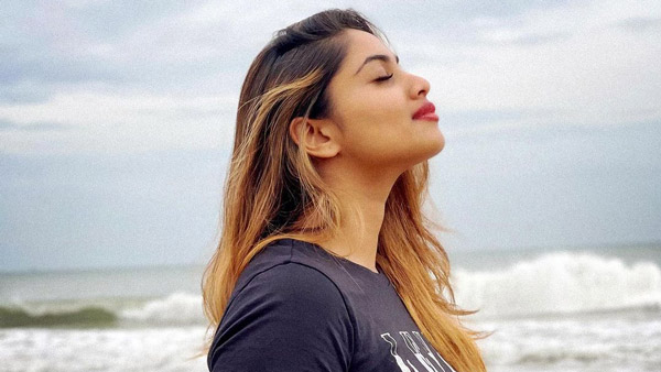 பிக்பாஸ் புகழ் ஷிவானி வாங்கிய மிக மிக விலையுயர்ந்த பிஎம்டபிள்யூ கார்... அதோட ரேட்டை மட்டுமே கேட்காதீங்க!!