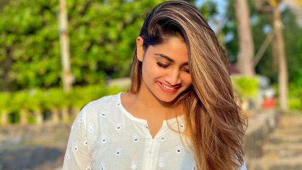 பிக்பாஸ் புகழ் ஷிவானி வாங்கிய மிக மிக விலையுயர்ந்த பிஎம்டபிள்யூ கார்... அதோட ரேட்டை மட்டுமே கேட்காதீங்க!!