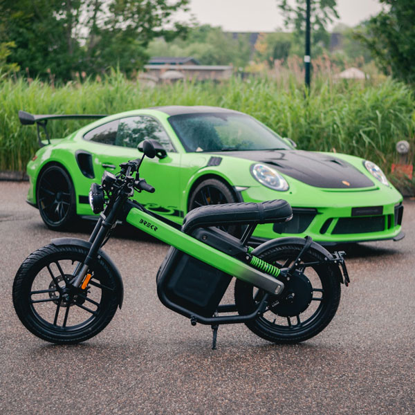 பல்பம் மாதிரி இருக்கு இது மின்சார வாகனமா?.. இதோட பயண தூரம் எவ்ளோ தெரிஞ்சா இன்னும் ஆச்சரியப்படுவீங்க!