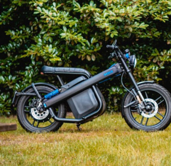 பல்பம் மாதிரி இருக்கு இது மின்சார வாகனமா?.. இதோட பயண தூரம் எவ்ளோ தெரிஞ்சா இன்னும் ஆச்சரியப்படுவீங்க!