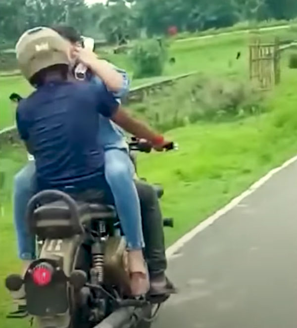 இதுபோன்ற பயணங்களை ஊக்கப்படுத்த கூடாது!! இளம் ஜோடியை சுற்றி வளைத்த பொதுமக்கள் 