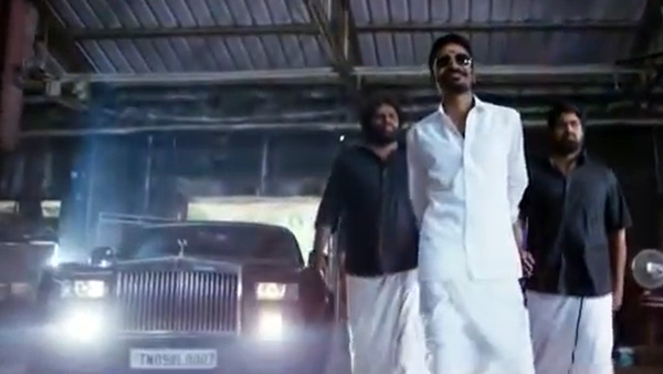 சொகுசு கார்களில் சுதந்திர தின கொண்டாட்டமா? ஓனர்களை சுற்றி வளைத்து பிடித்த ஹைதராபாத் போலீஸ்