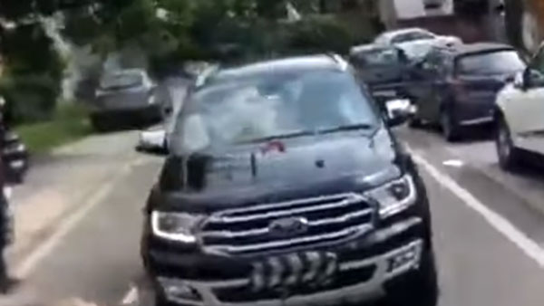 விலையுயர்ந்த Ford காரை இழுத்து சென்ற கழுதை... இணையத்தில் வைரலாகும் வீடியோ!