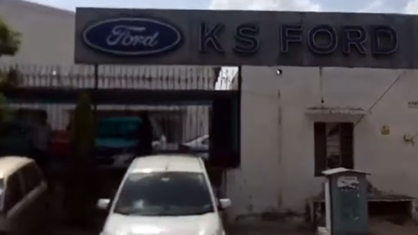 விலையுயர்ந்த Ford காரை இழுத்து சென்ற கழுதை... இணையத்தில் வைரலாகும் வீடியோ!