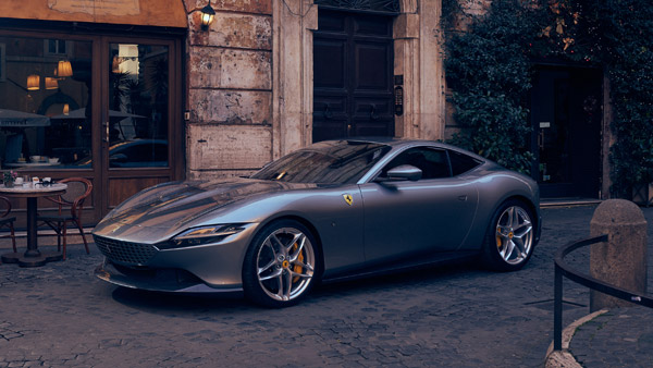 சந்துக்குள் சொருகிய 3.75 கோடி ரூபா கார்... தெரிஞ்சேதான் உள்ள கொண்டு போனராம்! வைரல் வீடியோவால் காண்டான சூப்பர் கார் பிரியர்கள்!!