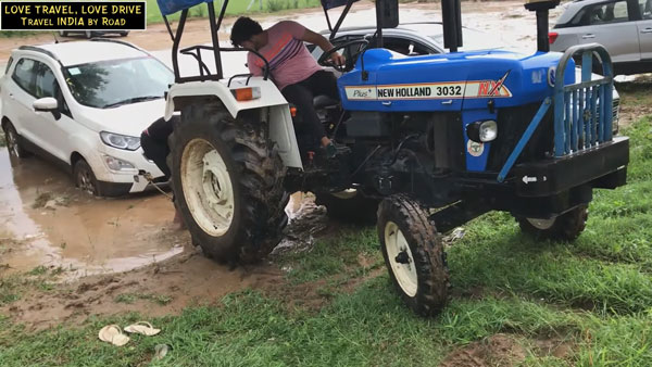 Front-Wheel-Drive எஸ்யூவி காரை ஏன் ஆஃப்-ரோட்டிற்கு எடுத்த செல்லக்கூடாது? இந்த வீடியோ தான் பதில்