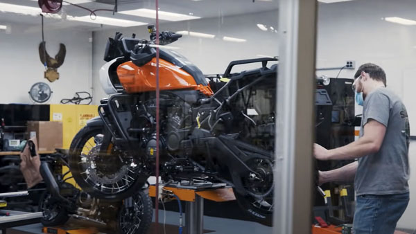 இந்திய மண்ணை வந்தடைந்தது ஹார்லி-டேவிட்சன் பான் அமெரிக்கா!! அமெரிக்க நிறுவனத்தின் முதல் அட்வென்ச்சர் பைக்