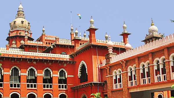 துளி கூட பயமில்லை, ஒரே ஒரு பதில் தான்... ஸ்கூட்டர் ஓட்டிவந்த சிறுவர்களை போலீஸாரே வழியனுப்பி வைத்தனர்!!