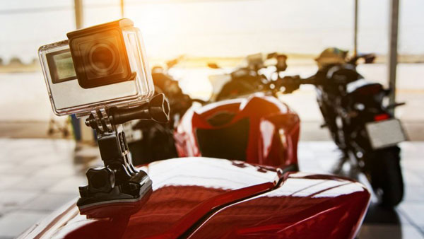 தெருவுக்கு தெரு நின்னு பிடிக்க போறாங்க... ஹெல்மெட்டில் இனிமேல் இது இருந்தா அவ்ளோதான்... என்னனு தெரியுமா?