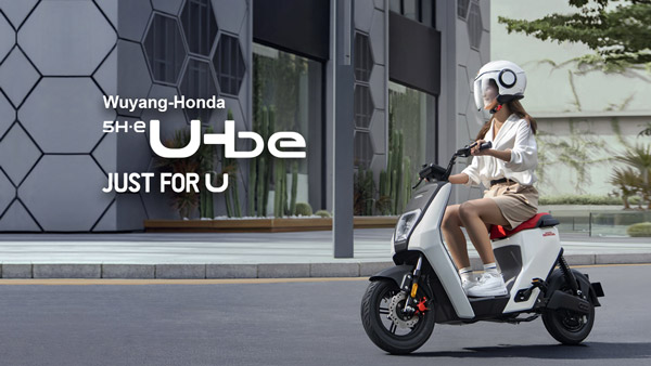 ஒருத்தர் மட்டுமே போக முடியும்... புதுமுக எலெக்ட்ரிக் ஸ்கூட்டரை உலகளவில் வெளியீடு செய்த ஹோண்டா! அட்டகாசமா இருக்கே!!