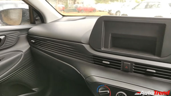 மாருதி பலேனோவின் தொடுதிரையா? அல்லது ஹூண்டாய் ஐ20 காரின் தொடுதிரையா? எதில் பணத்தை சேமிக்கலாம்?