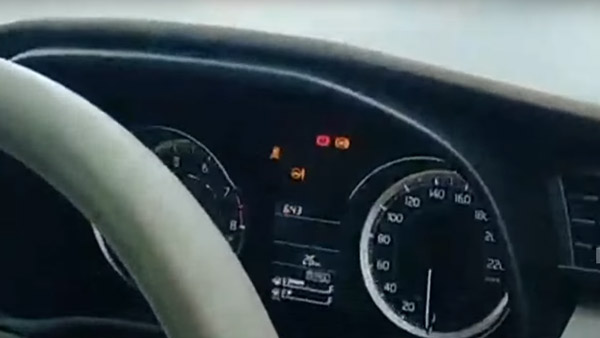 ஓடோமீட்டரில் கை வைத்து சிக்கிக்கொண்ட கேரள கார் டீலர்!! அதிரடியாக ரூ.1 லட்சம் அபராதமாக விதிப்பு!