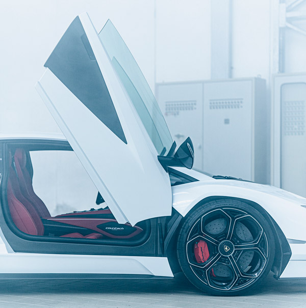 1970களில் இருந்த அதே கம்பீரத்துடன், மீண்டும் வந்தது லம்போர்கினி கவுண்டாச்!! 