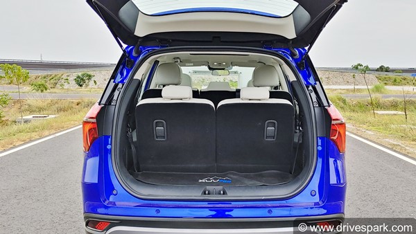 இவ்வளவு குறைவான விலைக்கு இப்படி ஒரு பிரீமியமான காரா? வியக்க வைக்கும் மஹிந்திரா எக்ஸ்யூவி700... ரிவியூ!