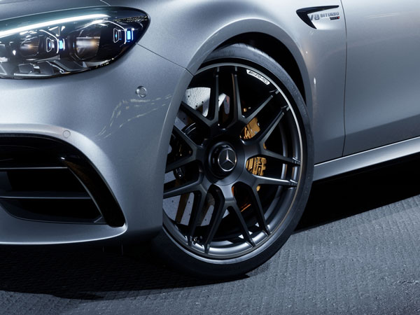 ரூ. 2.07 கோடி விலையில் விற்பனைக்கு வந்திருக்கின்றது Benz இன் புதிய சொகுசு கார்... அப்படி என்னதாங்க இருக்கு இந்த காருல?