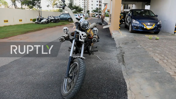 ஒர்க்ஷாப்பில் நிறுத்தி இருந்த உலகின் நீளமான பைக்கை பைக்கை தூக்கிய ஆர்டிஓ அதிகாரிகள்... இதெல்லாம் நியாயமே இல்ல!