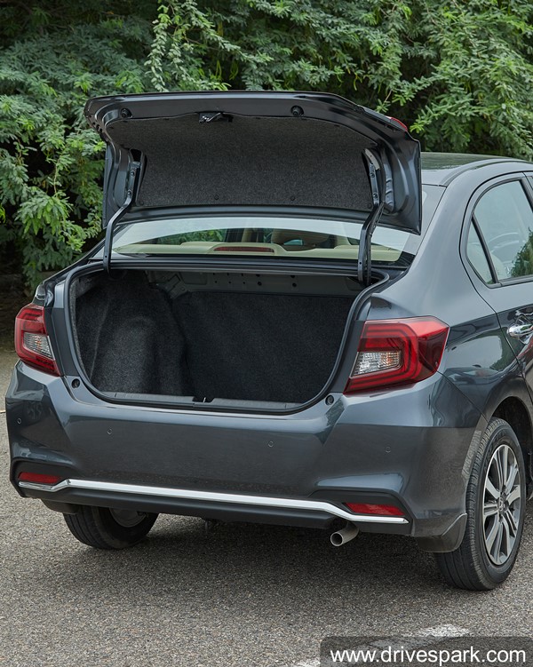 Tata Tigor தொடங்கி மொத்தம் மூன்று கார்களுக்கு போட்டி... 2021 Honda Amaze காரின் முழு ரிவியூ தகவல்...