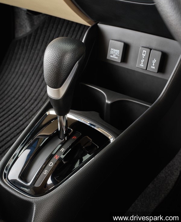 Tata Tigor தொடங்கி மொத்தம் மூன்று கார்களுக்கு போட்டி... 2021 Honda Amaze காரின் முழு ரிவியூ தகவல்...