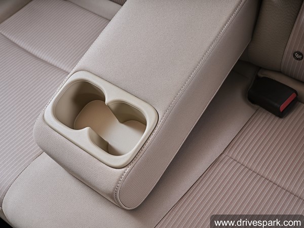 Tata Tigor தொடங்கி மொத்தம் மூன்று கார்களுக்கு போட்டி... 2021 Honda Amaze காரின் முழு ரிவியூ தகவல்...