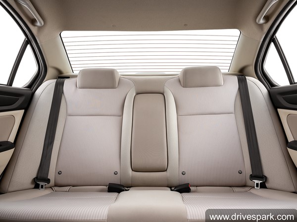 Tata Tigor தொடங்கி மொத்தம் மூன்று கார்களுக்கு போட்டி... 2021 Honda Amaze காரின் முழு ரிவியூ தகவல்...