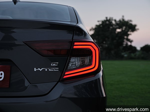 Tata Tigor தொடங்கி மொத்தம் மூன்று கார்களுக்கு போட்டி... 2021 Honda Amaze காரின் முழு ரிவியூ தகவல்...