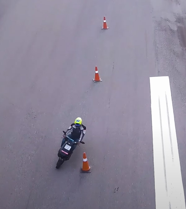 ஓலா எலெக்ட்ரிக் ஸ்கூட்டரில் ரிவர்ஸ் வசதியா?.. வீடியோ வெளியிட்டு இந்தியர்களை கிரங்க செய்த ஓலா! இப்பவே ரொம்ப ஆர்வமாக இருக்கு!