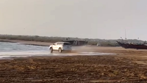 இதெல்லாம் தேவை தானா? கடற்கரையில் ‘பல்டி’ அடித்த Toyota Fortuner கார்!! வைரல் வீடியோ