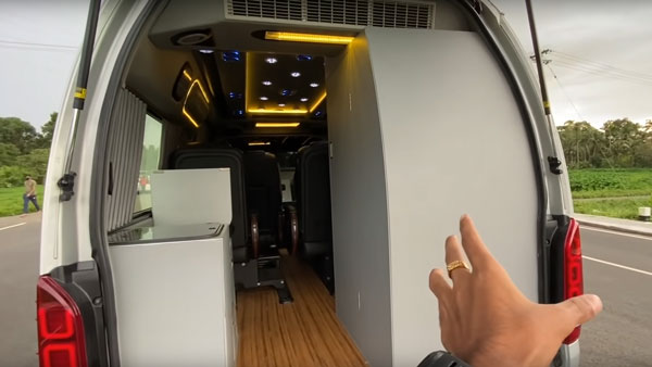 சமையலறை, கழிவறை என சின்ன வீடாகவே மாறிய Toyota Hiace... வாங்கினா இப்படி ஒரு வாகன்தான் வாங்கணும்!