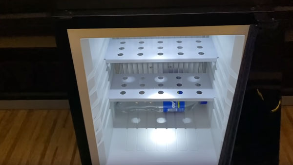 சமையலறை, கழிவறை என சின்ன வீடாகவே மாறிய Toyota Hiace... வாங்கினா இப்படி ஒரு வாகன்தான் வாங்கணும்!