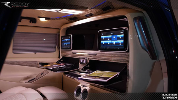 நல்லா கால நீட்டிட்டு படுத்த மாதிரி போகலாம்... ரொம்ப சாதாரணமான காரை சொகுசு கப்பலை போல் மாற்றிய உரிமையாளர்!