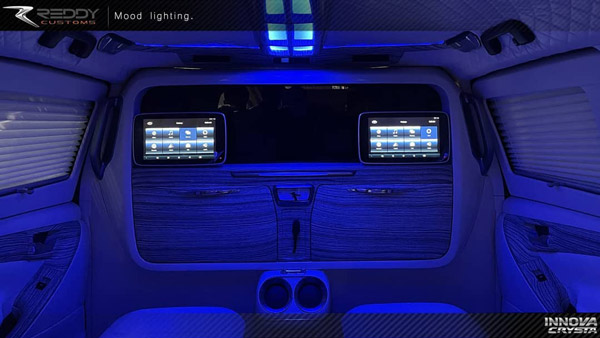 நல்லா கால நீட்டிட்டு படுத்த மாதிரி போகலாம்... ரொம்ப சாதாரணமான காரை சொகுசு கப்பலை போல் மாற்றிய உரிமையாளர்!