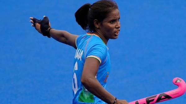 எப்படியாவது பதக்கதை வெல்லுங்கள்!! இந்திய மகளிர் ஹாக்கி அணியினருக்கு பரிசாக கார், வைர வியாபாரி அறிவித்தார்